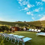 Madama Langa Con Piscina Nelle Vigne Montelupo Albese