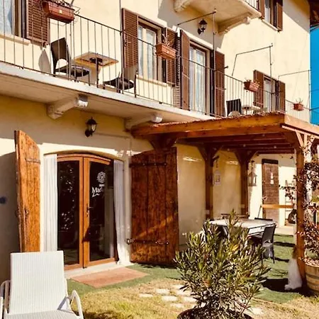 Madama Langa Con Piscina Nelle Vigne *