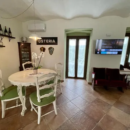 Madama Langa Con Piscina Nelle Vigne Montelupo Albese