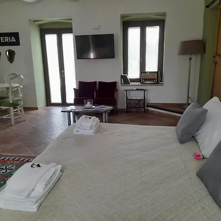 Madama Langa Con Piscina Nelle Vigne *