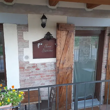 Madama Langa Con Piscina Nelle Vigne *