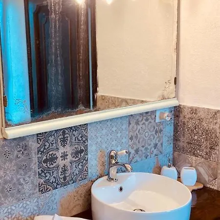 Madama Langa Con Piscina Nelle Vigne *